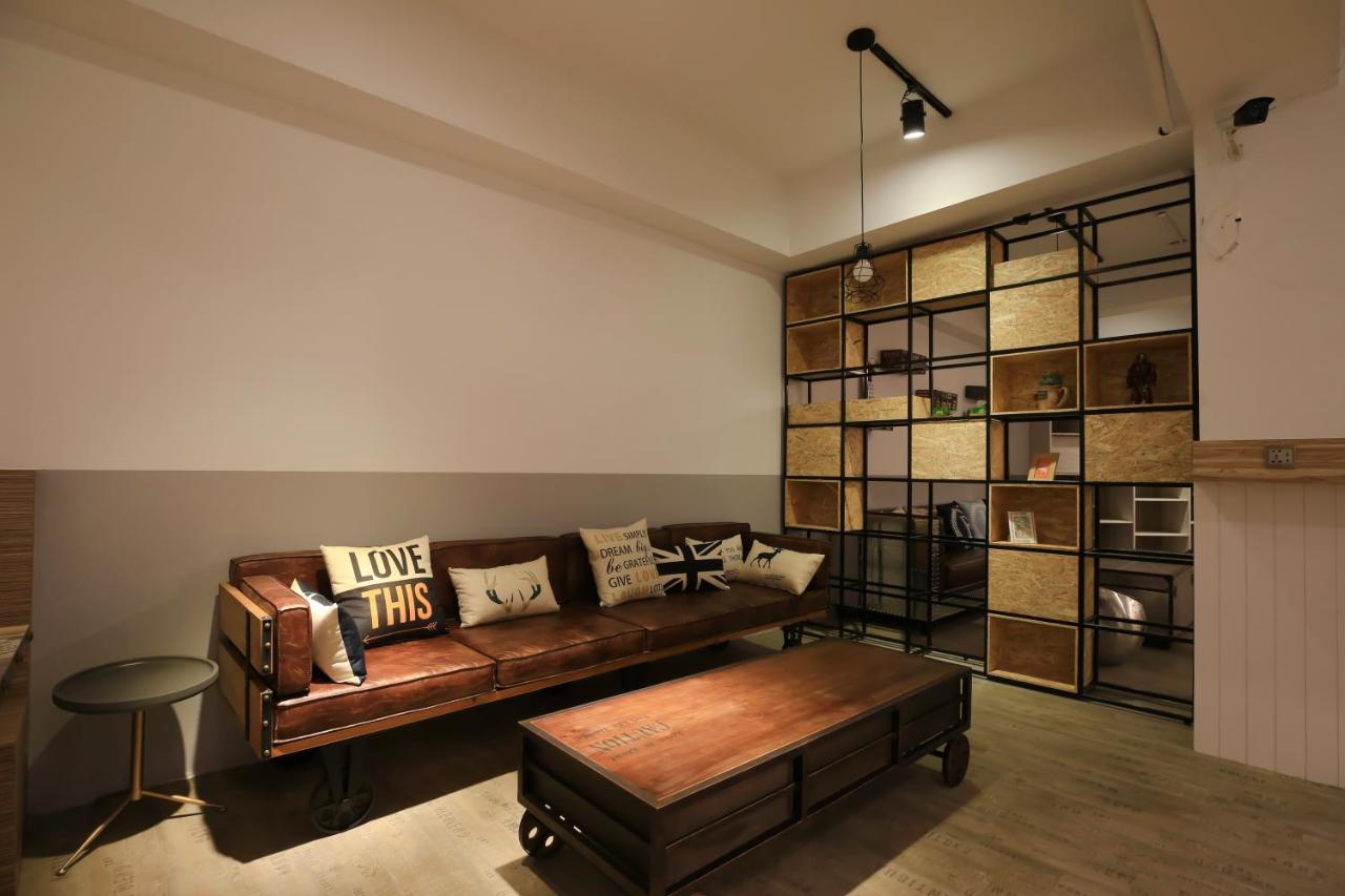 גאושיונג Flyinn Hostel מראה חיצוני תמונה