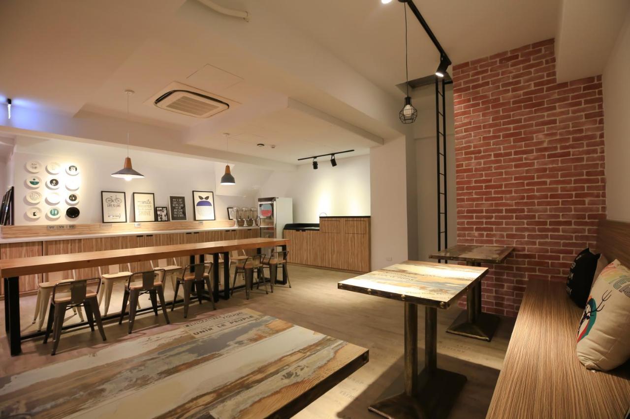 גאושיונג Flyinn Hostel מראה חיצוני תמונה
