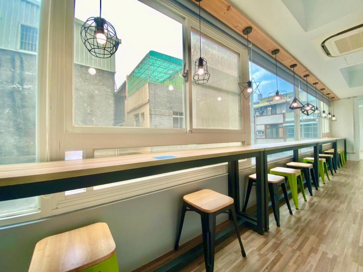 גאושיונג Flyinn Hostel מראה חיצוני תמונה