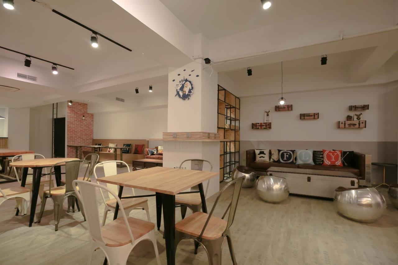 גאושיונג Flyinn Hostel מראה חיצוני תמונה