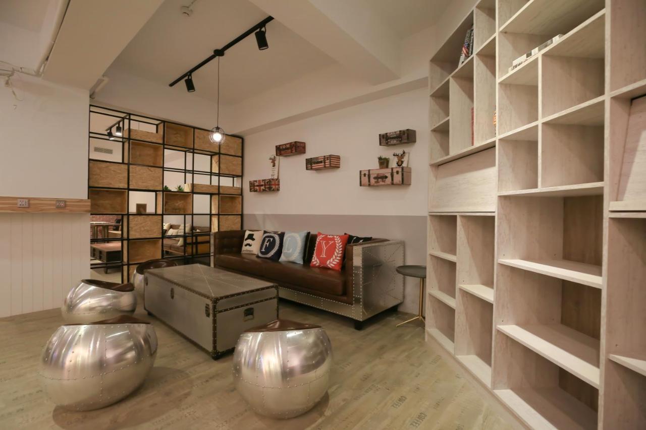גאושיונג Flyinn Hostel מראה חיצוני תמונה
