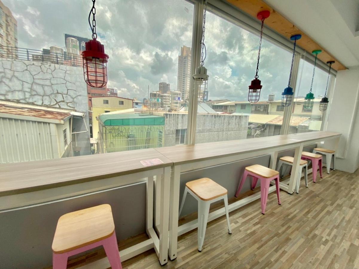 גאושיונג Flyinn Hostel מראה חיצוני תמונה