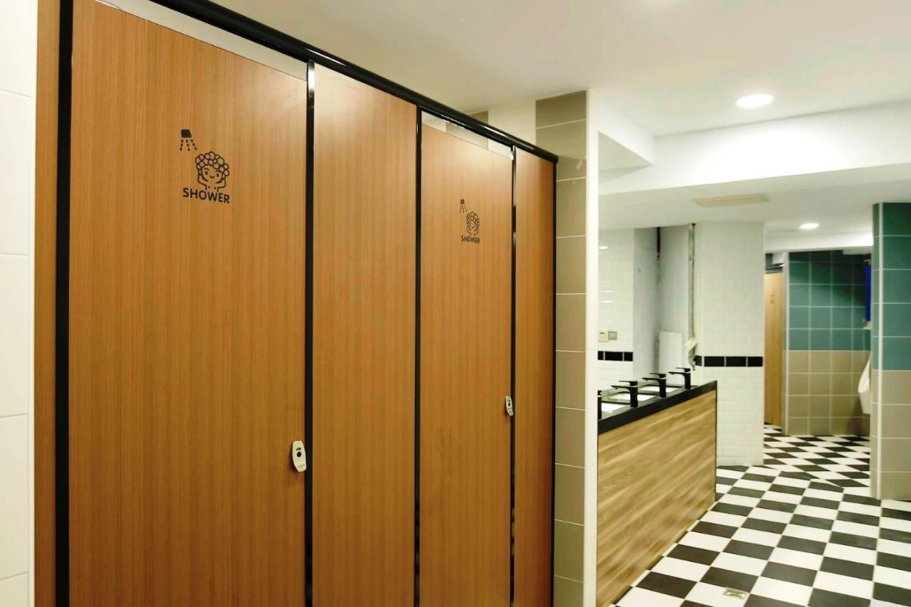 גאושיונג Flyinn Hostel מראה חיצוני תמונה
