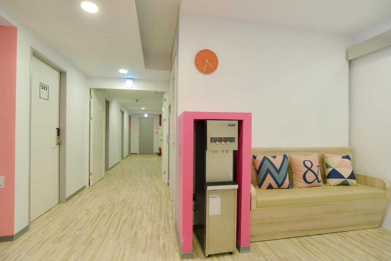 גאושיונג Flyinn Hostel מראה חיצוני תמונה